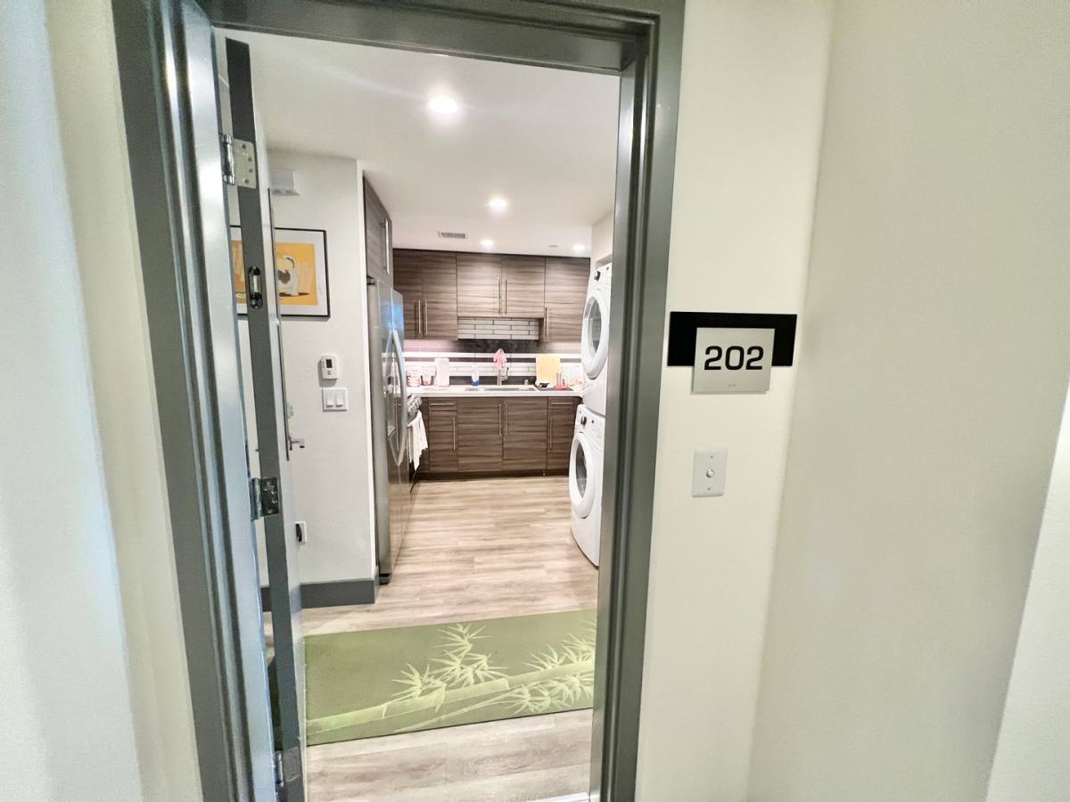 Apartment for rent at 3743 Midvale Ave, Los Angeles, CA 90034