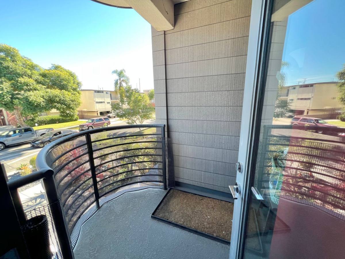 Apartment for rent at 3743 Midvale Ave, Los Angeles, CA 90034