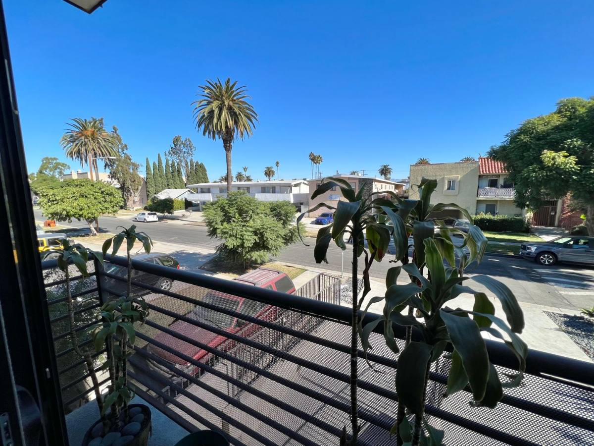Apartment for rent at 3743 Midvale Ave, Los Angeles, CA 90034