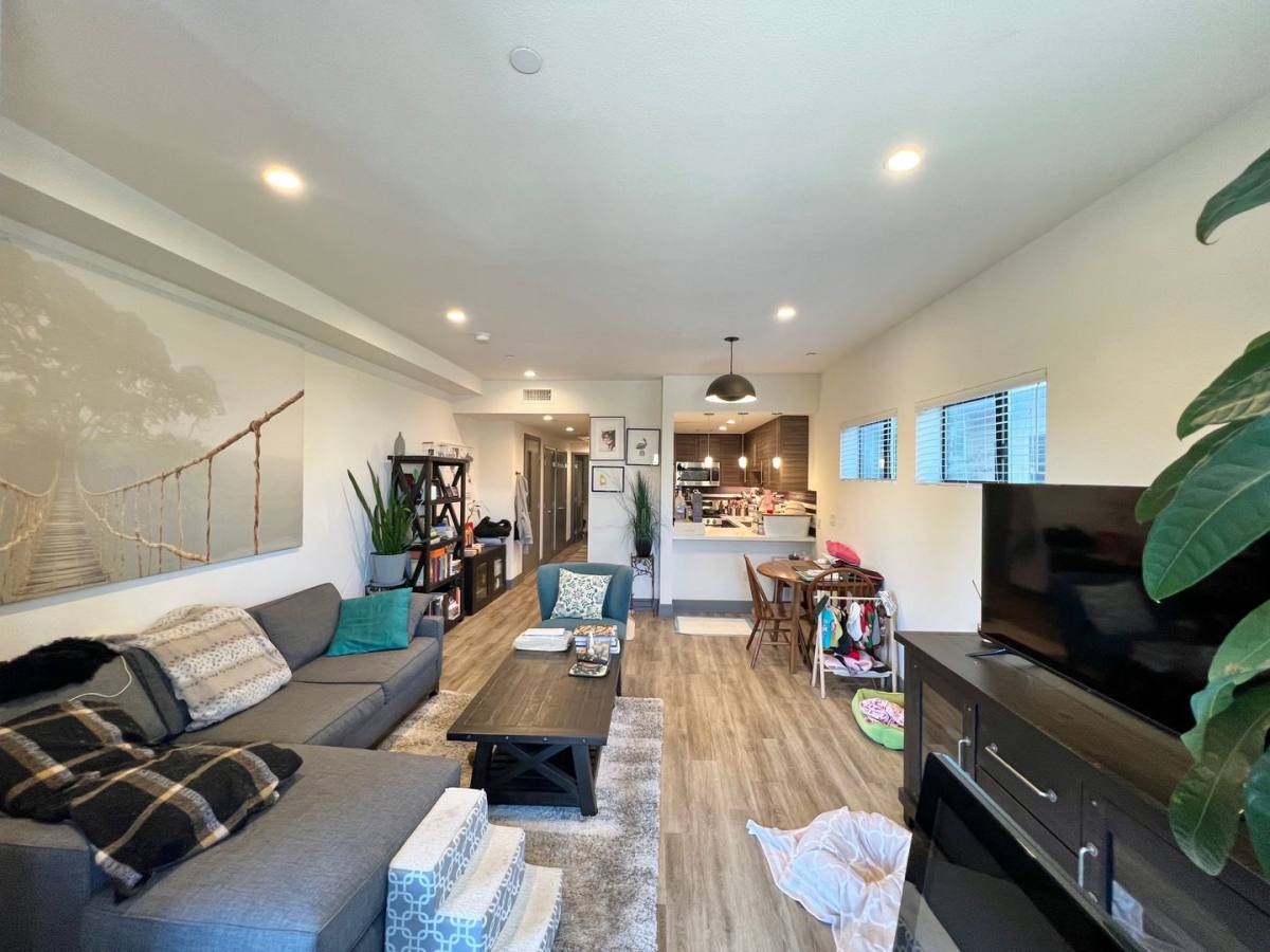 Apartment for rent at 3743 Midvale Ave, Los Angeles, CA 90034