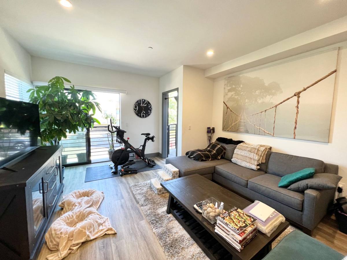Apartment for rent at 3743 Midvale Ave, Los Angeles, CA 90034