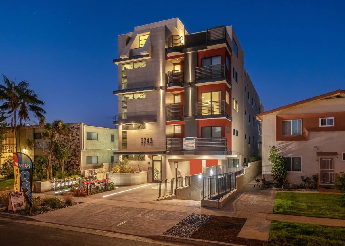 Apartment for rent at 3743 Midvale Ave, Los Angeles, CA 90034