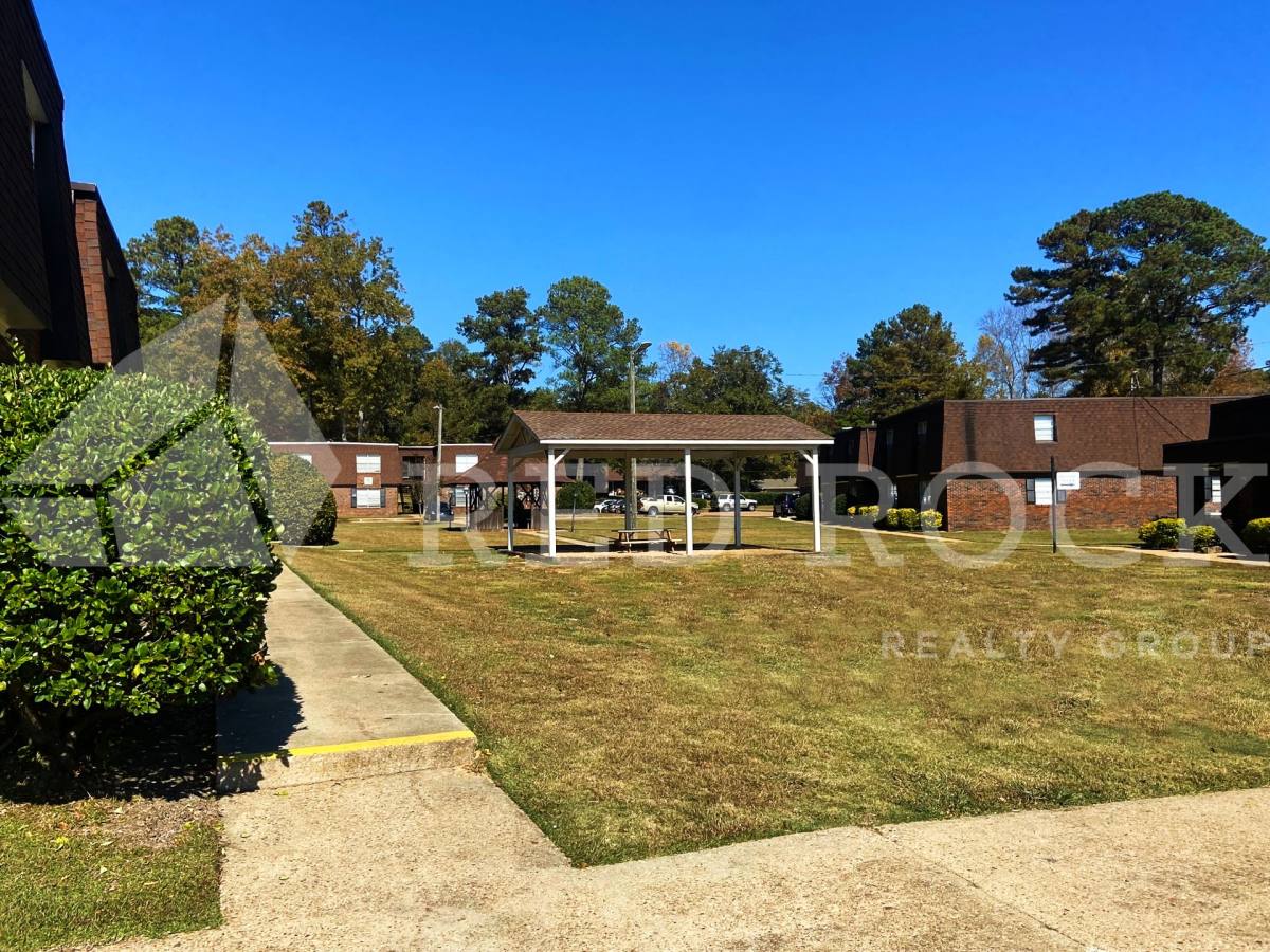 Apartment for rent at 102 Newbell Rd, Columbus, MS 39705