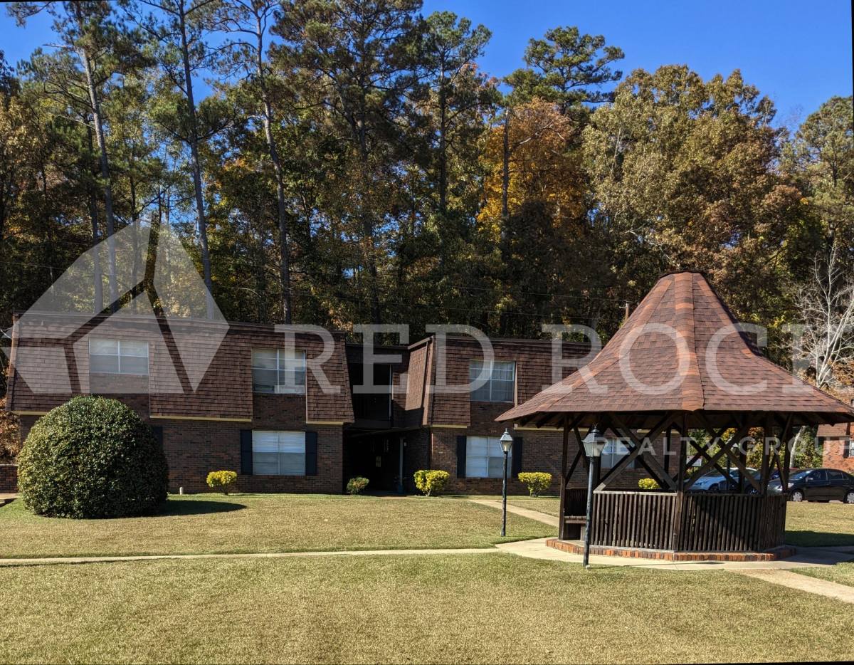 Apartment for rent at 102 Newbell Rd, Columbus, MS 39705