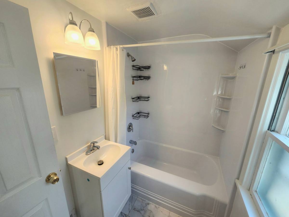 House for rent at 21 Glenmont Dr, Rochester, NY 14617