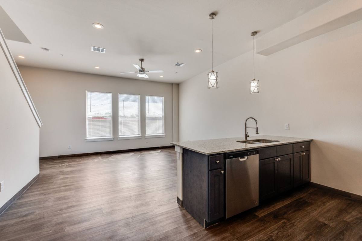 Townhouse for rent at 710 Benge Dr, Arlington, TX 76013