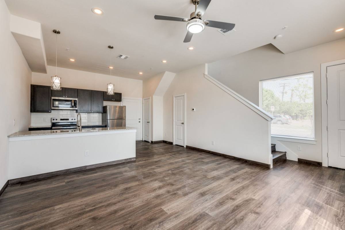 Townhouse for rent at 710 Benge Dr, Arlington, TX 76013