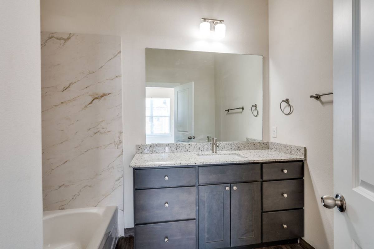 Townhouse for rent at 710 Benge Dr, Arlington, TX 76013