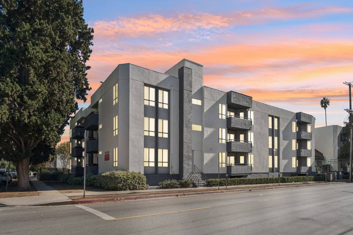Apartment for rent at 6310 Sylmar Ave, Van Nuys, CA 91401