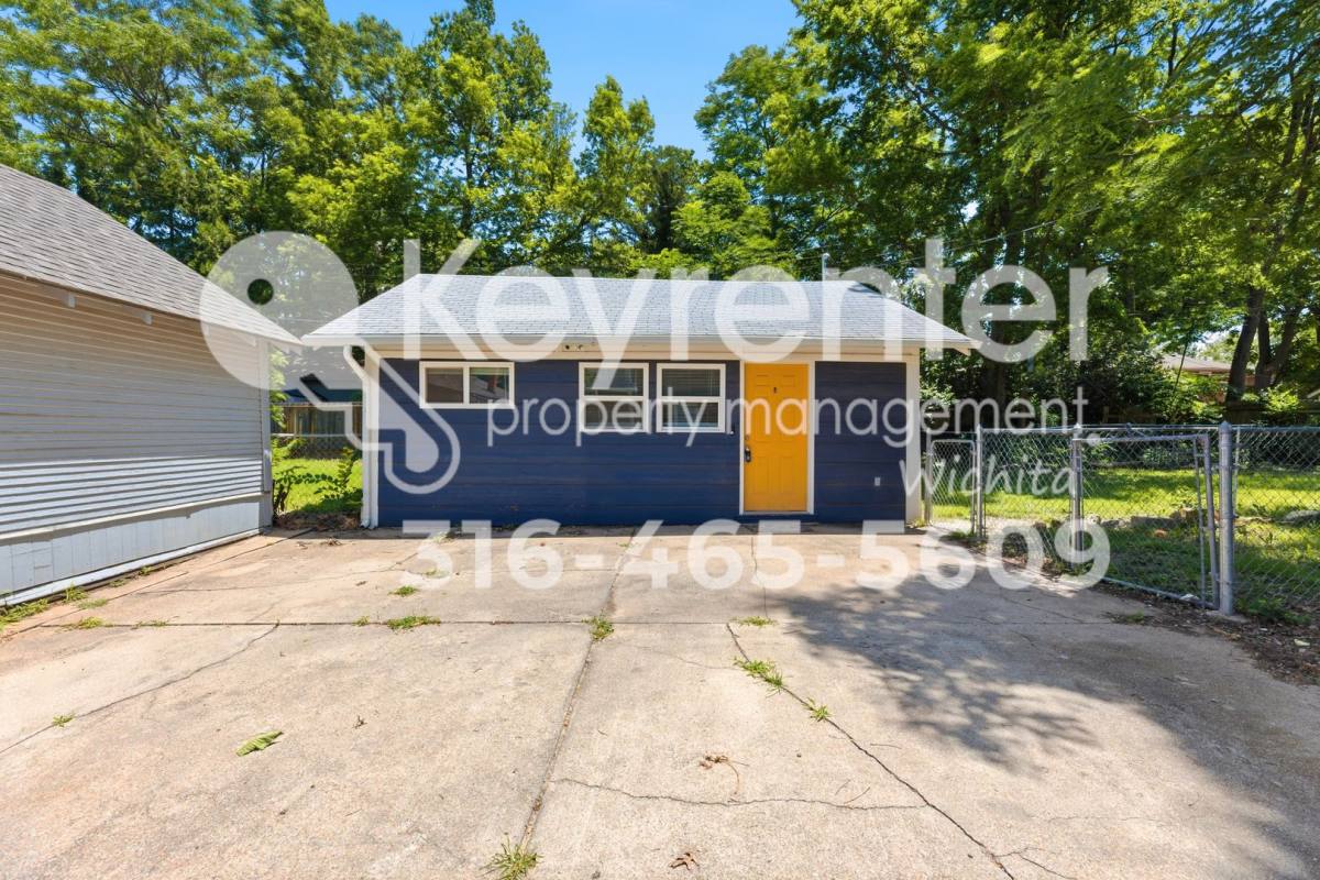 House for rent at 338 1 2 N Holyoke Place, Wichita, KS 67208