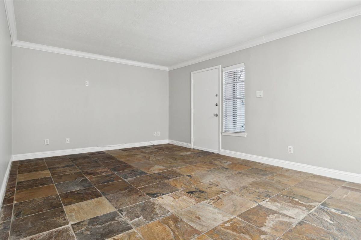 Apartment for rent at 2418 Mimosa Dr, Houston, TX 77019