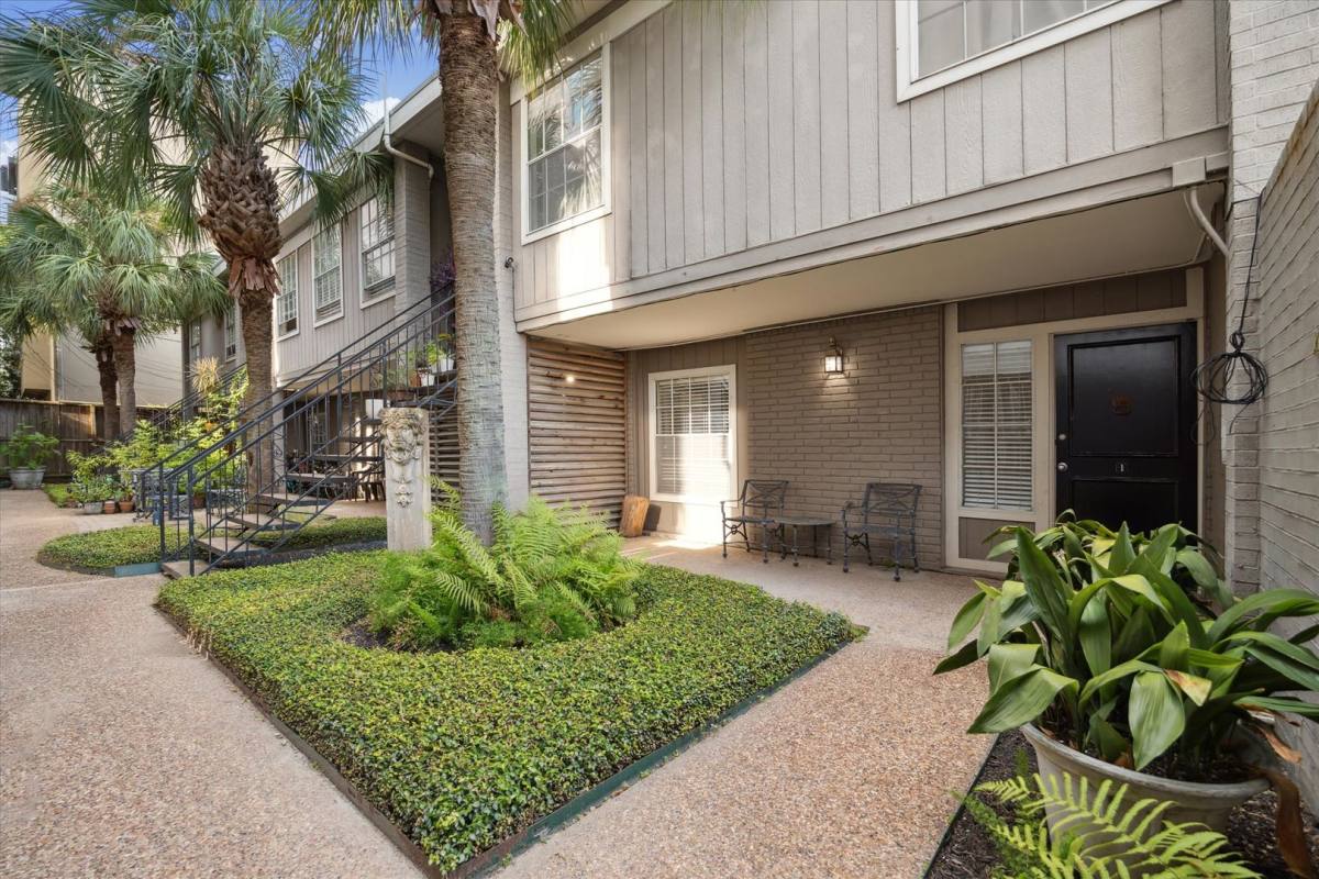Apartment for rent at 2418 Mimosa Dr, Houston, TX 77019