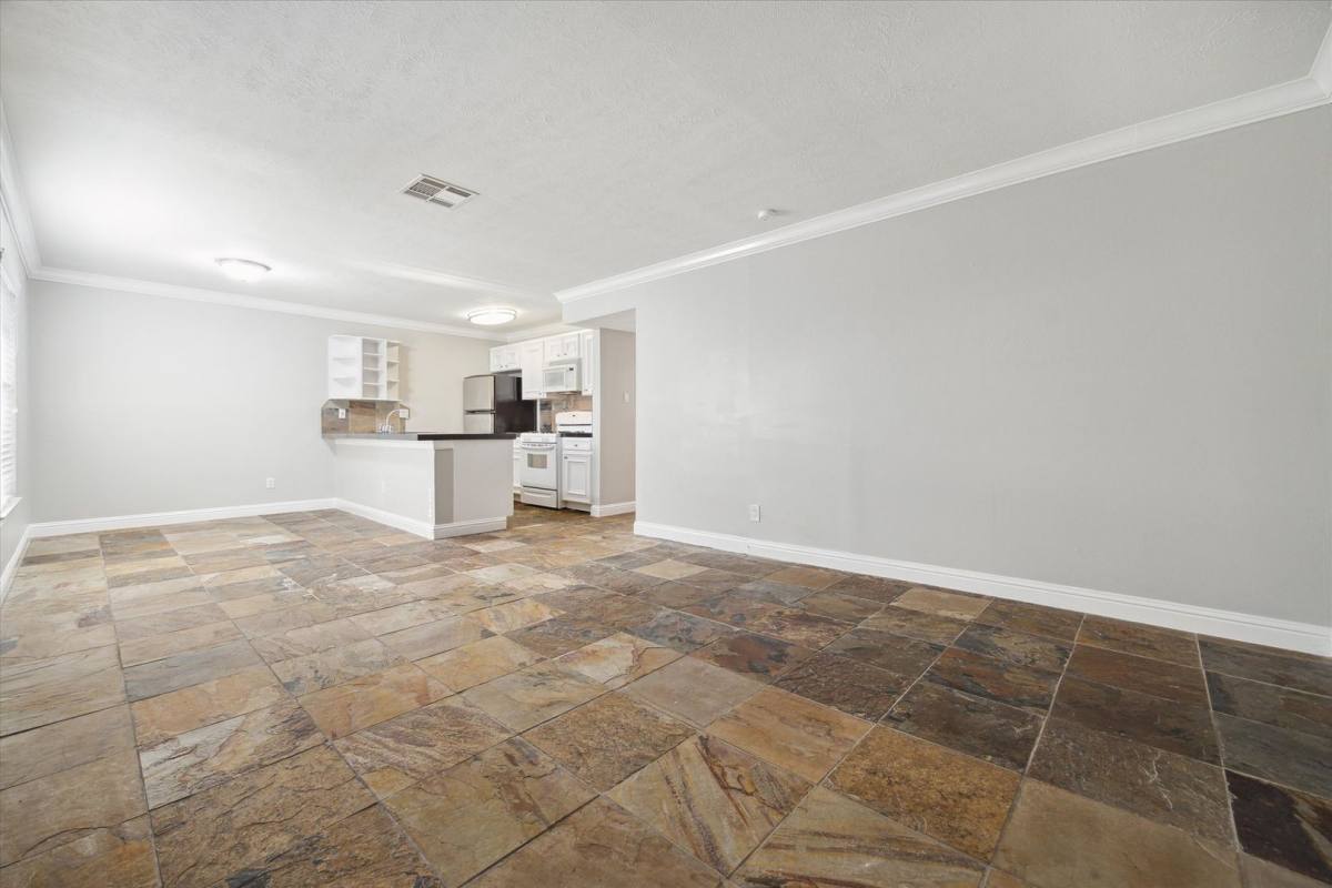 Apartment for rent at 2418 Mimosa Dr, Houston, TX 77019