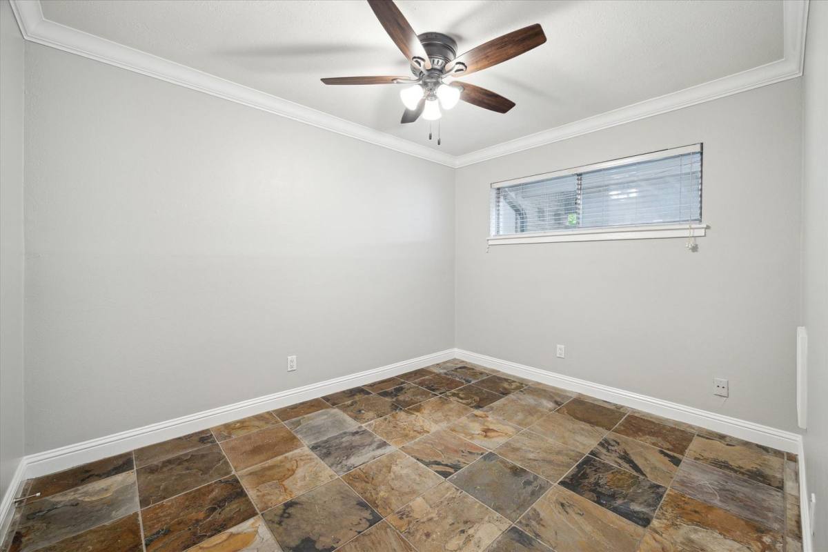 Apartment for rent at 2418 Mimosa Dr, Houston, TX 77019