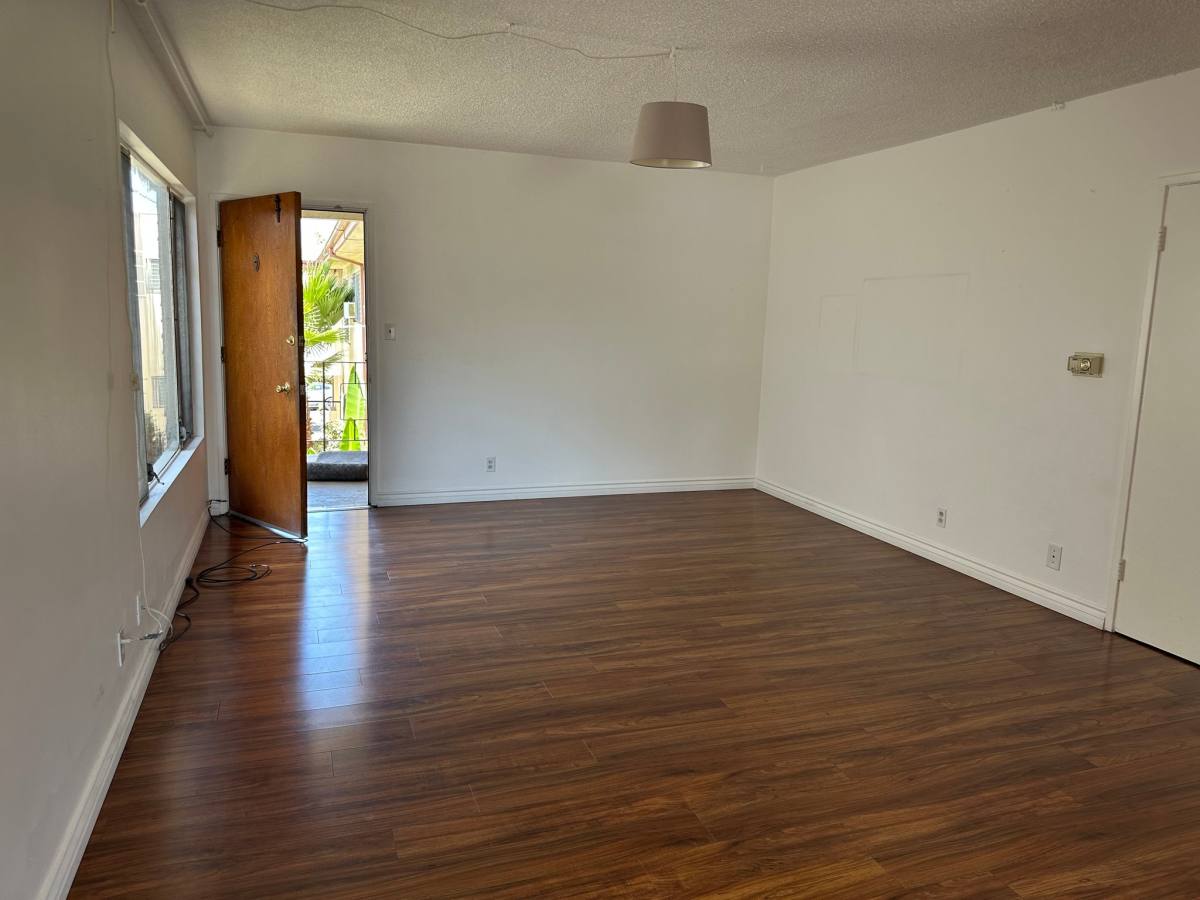 Apartment for rent at 920 N Spaulding Ave, Los Angeles, CA 90046
