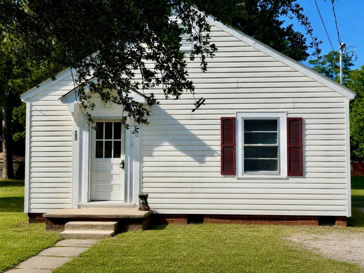 House for rent at 703 Brisson Ave, Elizabethtown, NC 28337