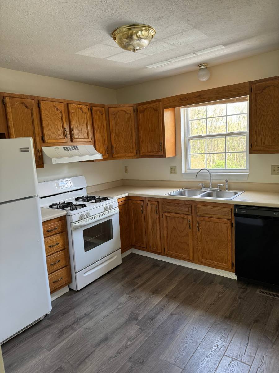 Townhouse for rent at 159 F Londonderry Dr, New Brighton, PA 15066