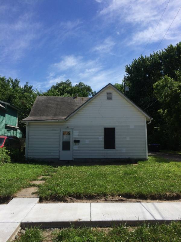 House for rent at 215 NE Paramore St, Topeka, KS 66608