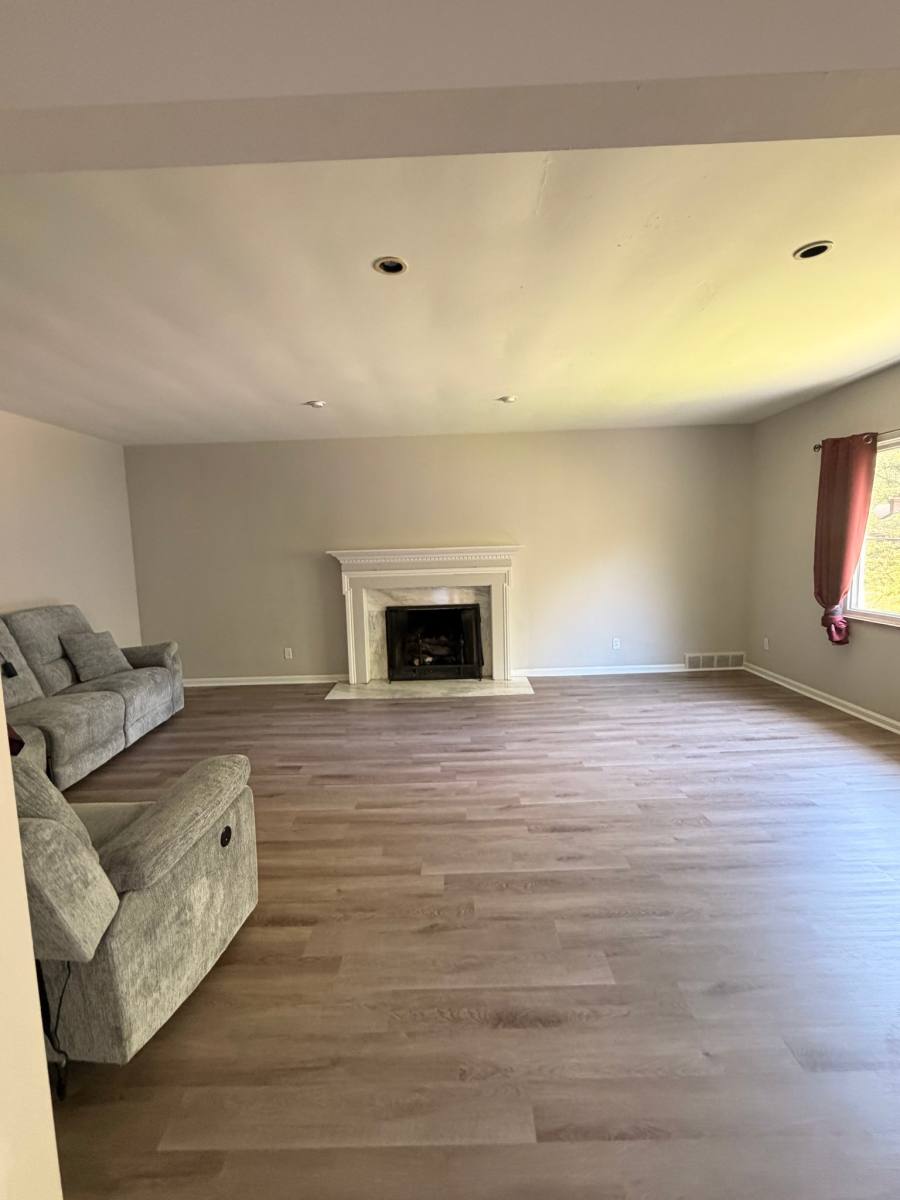 Apartment for rent at 554-556 Madera Ave, Youngstown, OH 44504