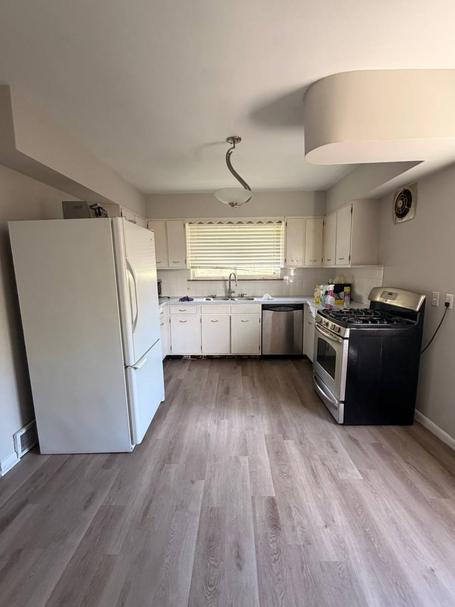 Apartment for rent at 554-556 Madera Ave, Youngstown, OH 44504
