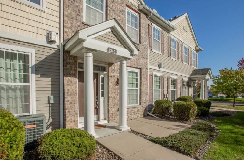 Townhouse for rent at 1244 Chateau Ave, Saint Paul, MN 55109
