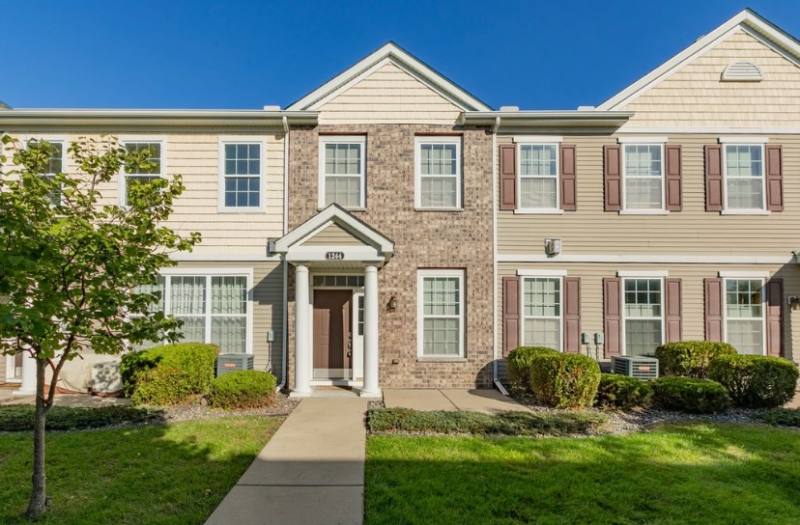 Townhouse for rent at 1244 Chateau Ave, Saint Paul, MN 55109