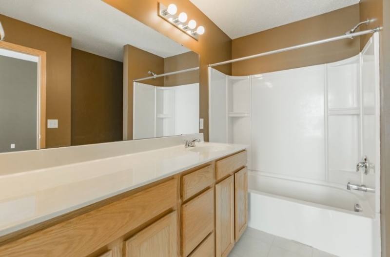 Townhouse for rent at 1244 Chateau Ave, Saint Paul, MN 55109