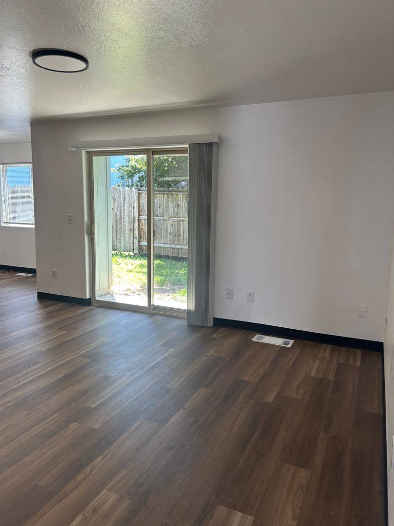 Apartment for rent at 2162 Crater Lake Ave, Medford, OR 97504