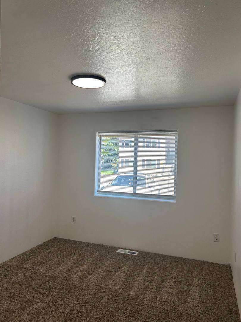 Apartment for rent at 2162 Crater Lake Ave, Medford, OR 97504