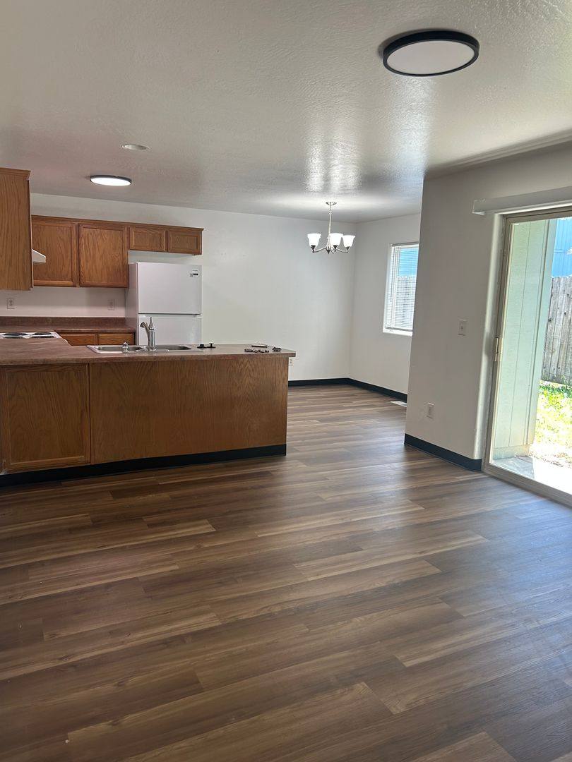 Apartment for rent at 2162 Crater Lake Ave, Medford, OR 97504