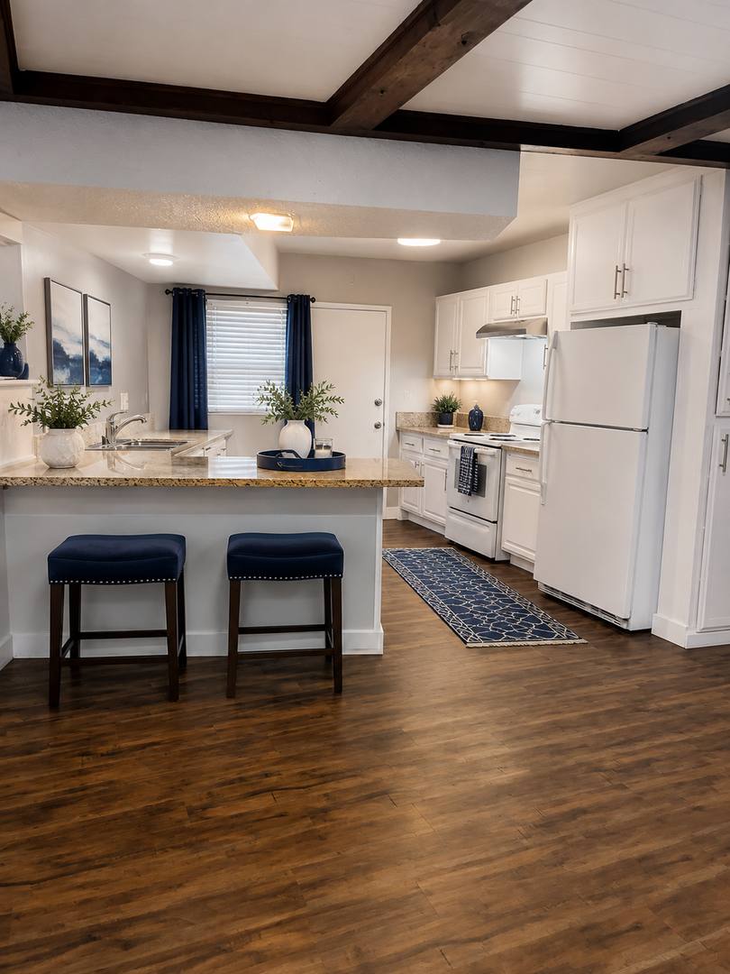 Townhouse for rent at 1970 Cedar Ave, Long Beach, CA 90806