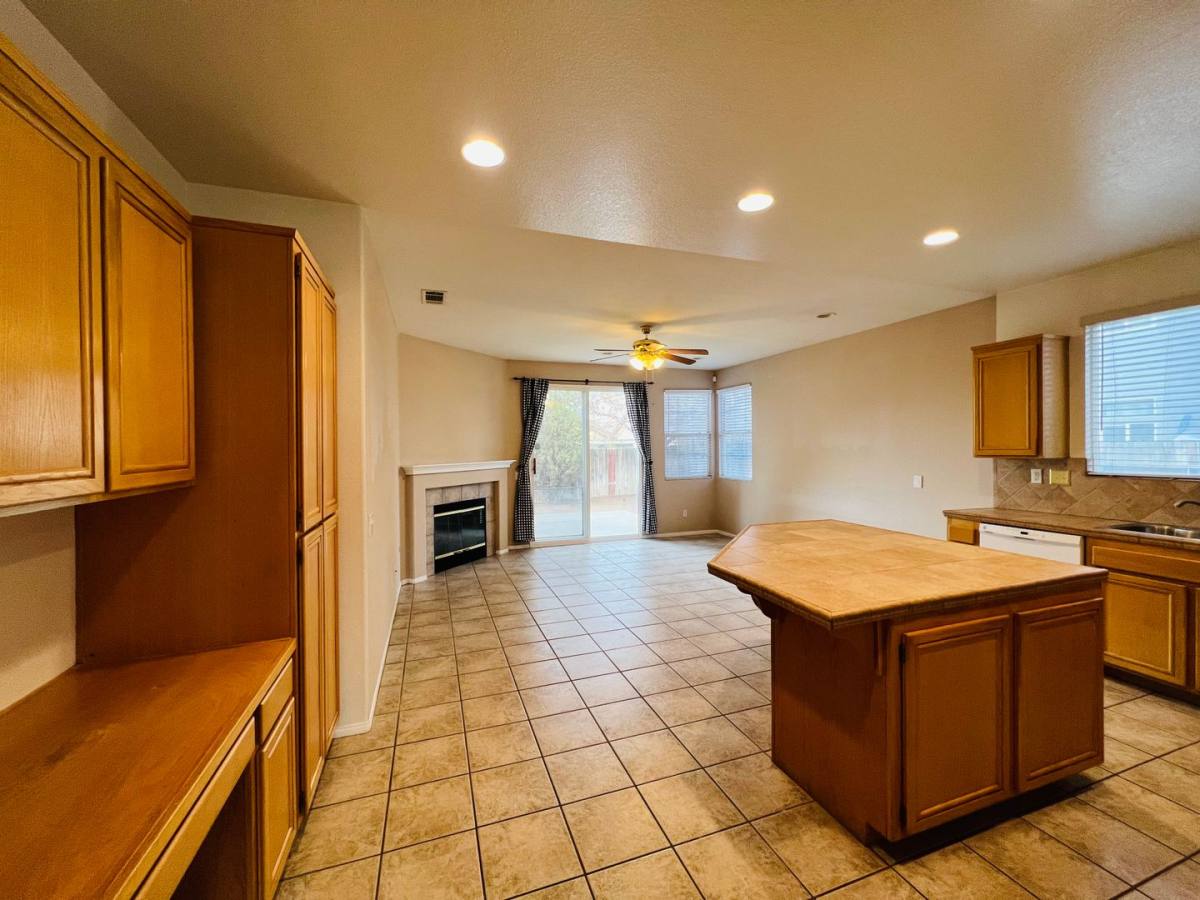 House for rent at 13278 Luna Rd, Victorville, CA 92392