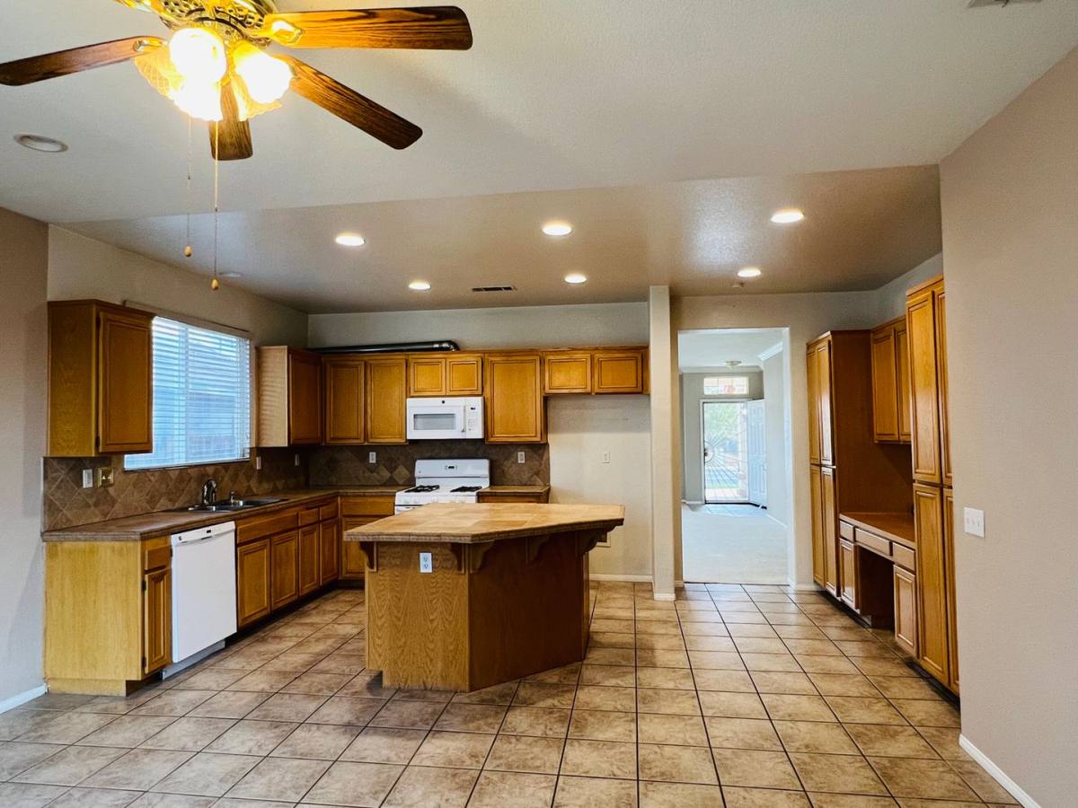 House for rent at 13278 Luna Rd, Victorville, CA 92392