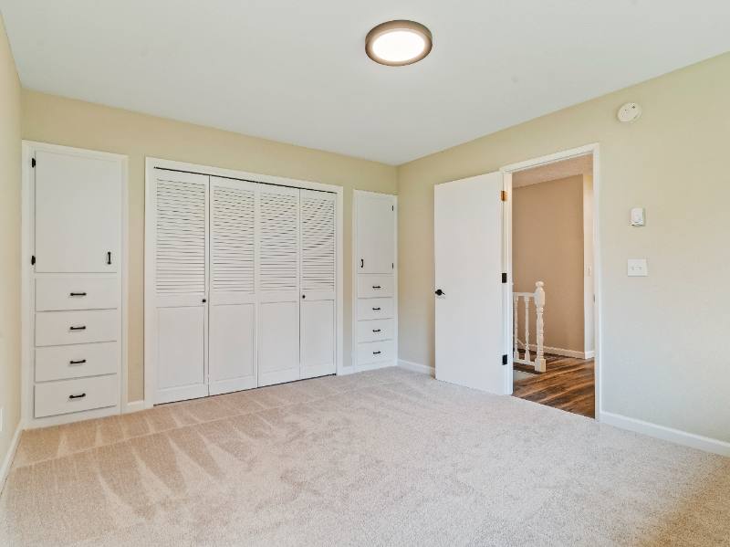 Apartment for rent at 2615 E McLoughlin Blvd, Vancouver, WA 98661