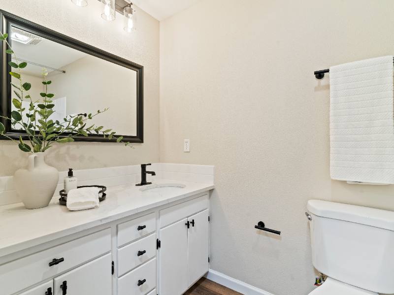 Apartment for rent at 2615 E McLoughlin Blvd, Vancouver, WA 98661