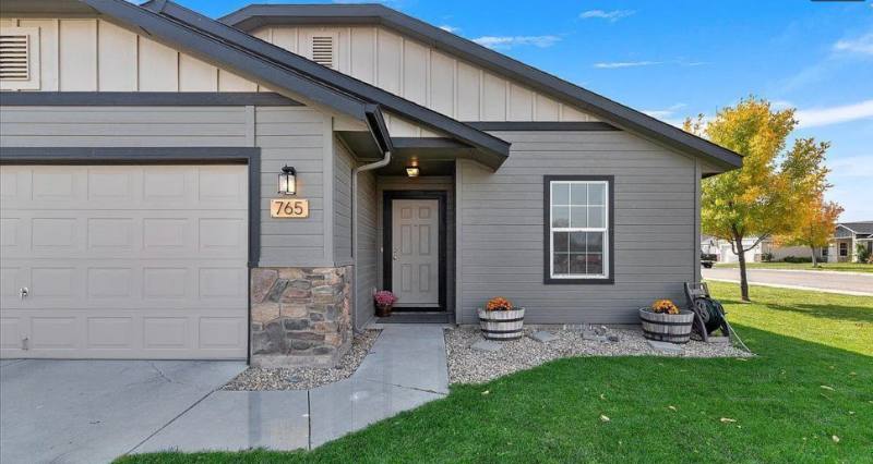 House for rent at 765 SW Portal, Mountain Home, ID 83647