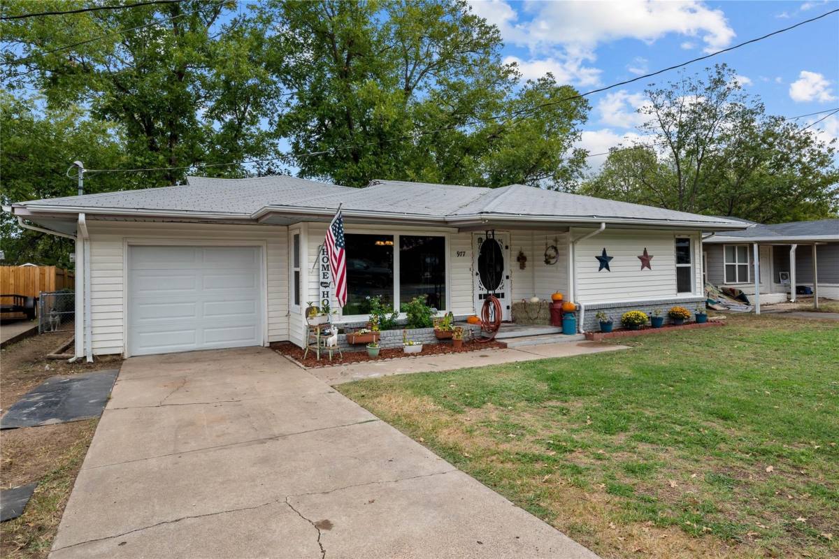 House for rent at 977 N Stephen, Stephenville, TX 76401