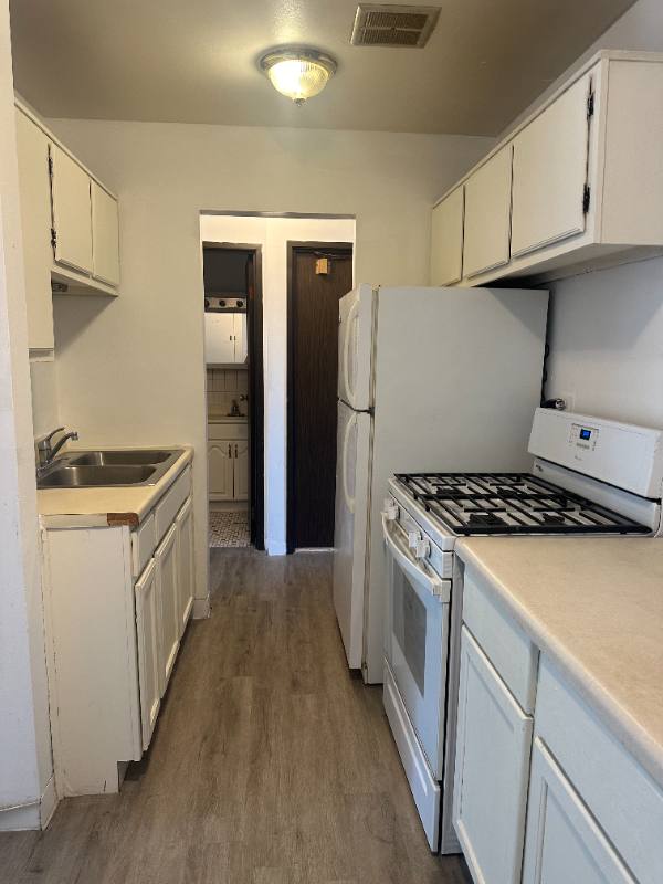 Apartment for rent at 363 W Hawthorne Circle #5, Mount Prospect, IL 60056