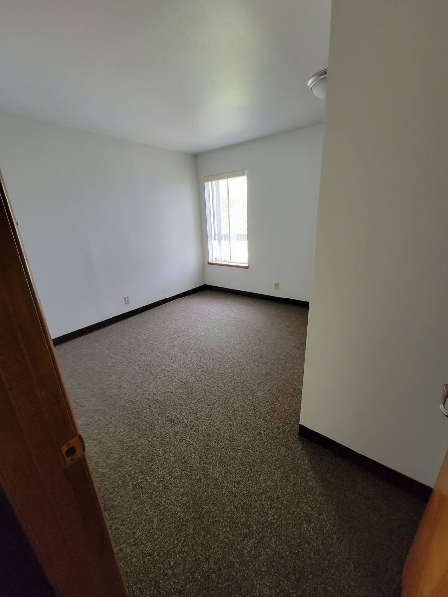House for rent at 2044 Assumption St, Eugene, OR 97402