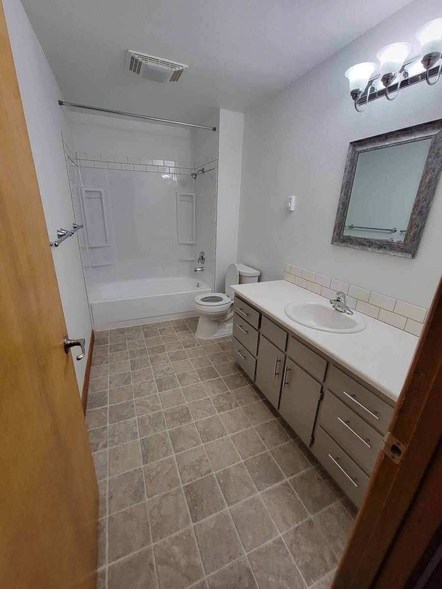House for rent at 2044 Assumption St, Eugene, OR 97402