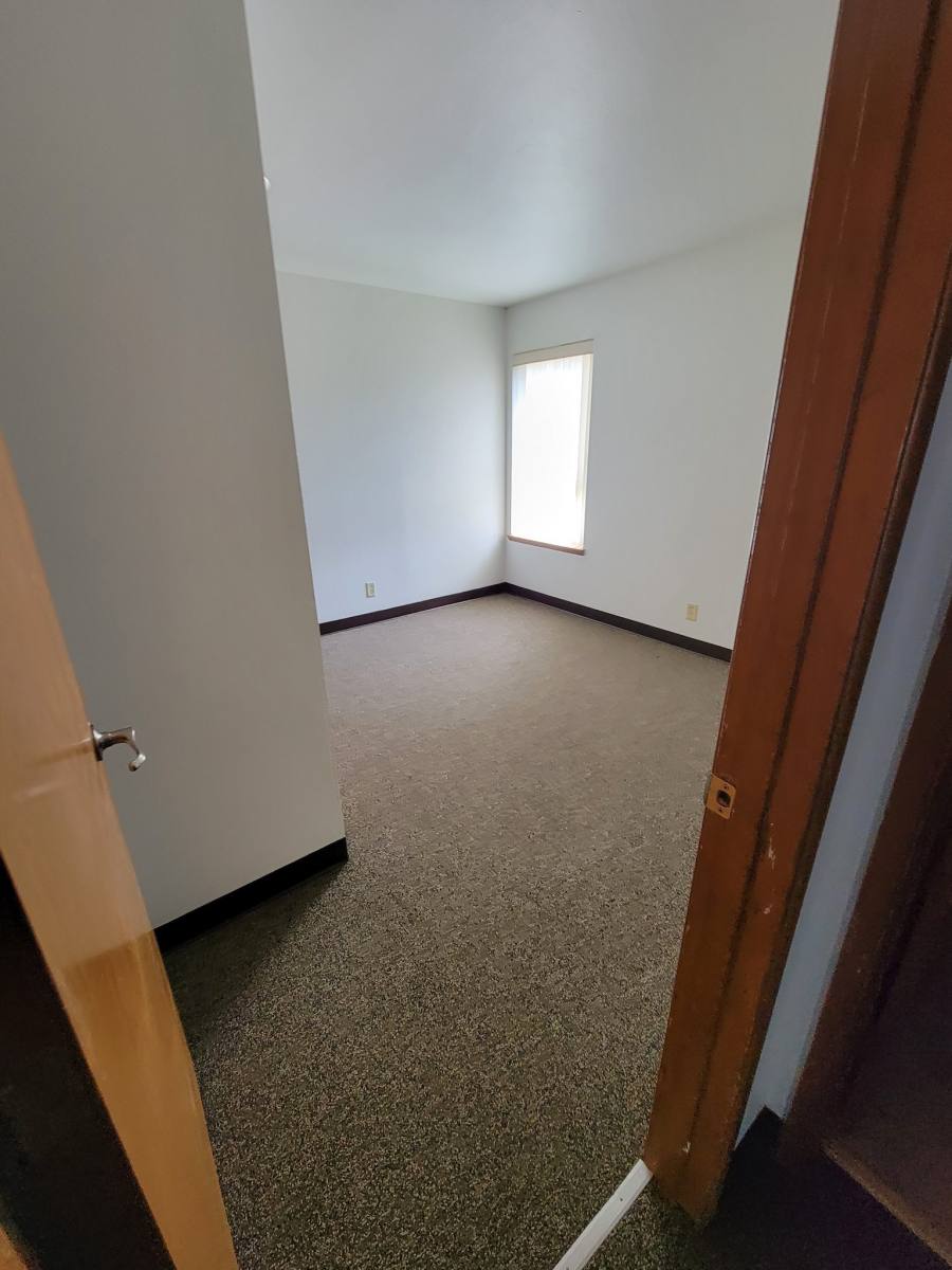House for rent at 2044 Assumption St, Eugene, OR 97402