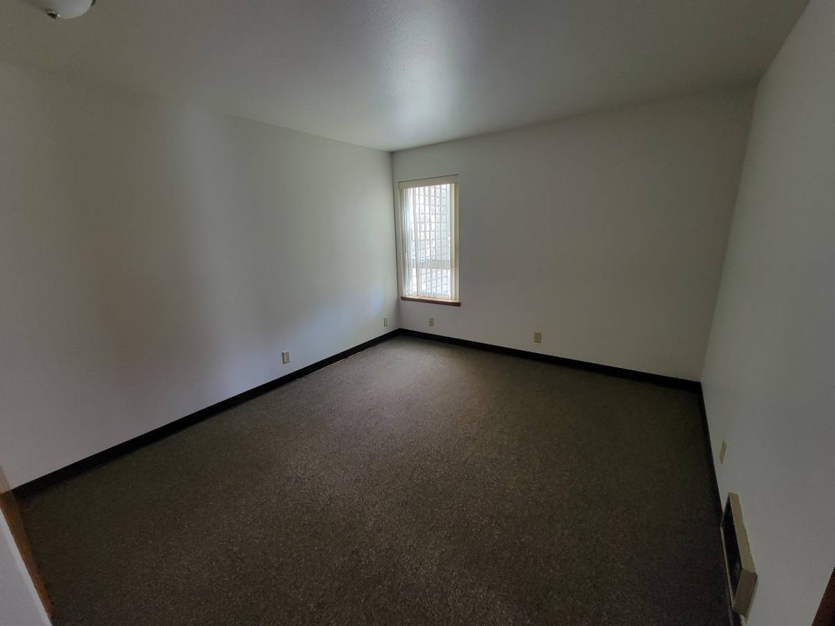 House for rent at 2044 Assumption St, Eugene, OR 97402