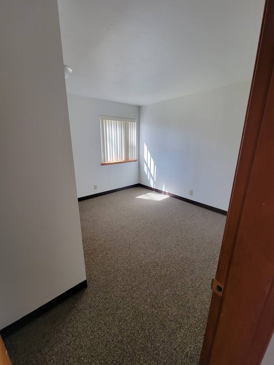 House for rent at 2044 Assumption St, Eugene, OR 97402