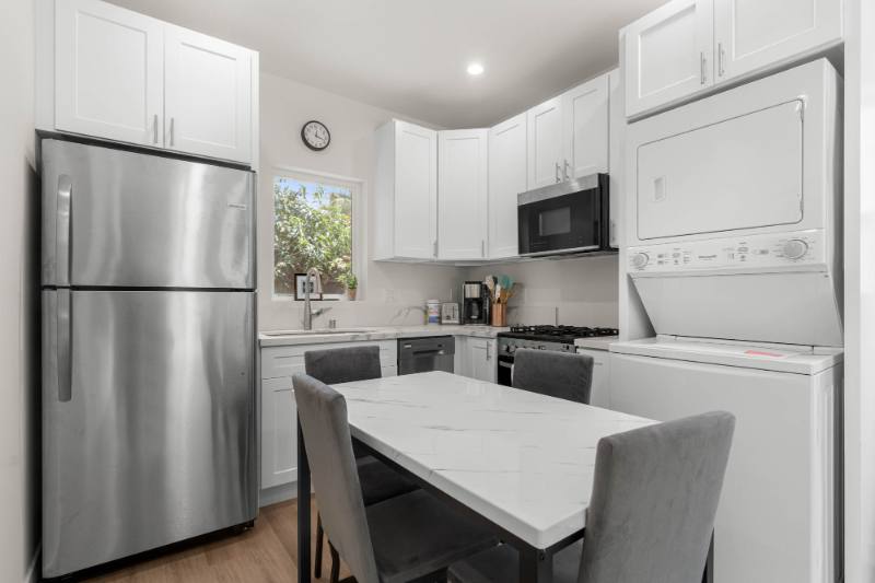 Apartment for rent at 1535 S Ogden Dr, Los Angeles, CA 90019