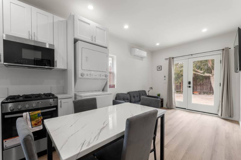 Apartment for rent at 1535 S Ogden Dr, Los Angeles, CA 90019