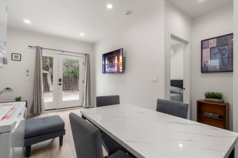 Apartment for rent at 1535 S Ogden Dr, Los Angeles, CA 90019