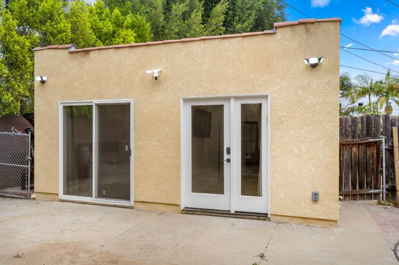 Apartment for rent at 1535 S Ogden Dr, Los Angeles, CA 90019