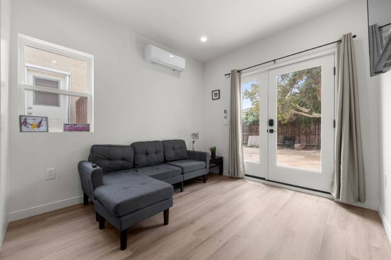 Apartment for rent at 1535 S Ogden Dr, Los Angeles, CA 90019