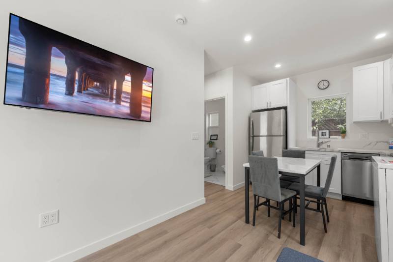 Apartment for rent at 1535 S Ogden Dr, Los Angeles, CA 90019