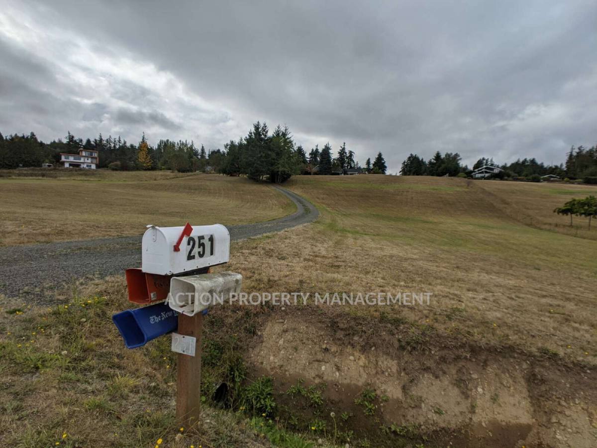 House for rent at 251 Old Schoolhouse Rd, Sequim, WA 98382